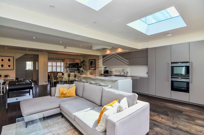 6 Bedroom Cottage To Rent In Allington Road, Hendon, London, NW4