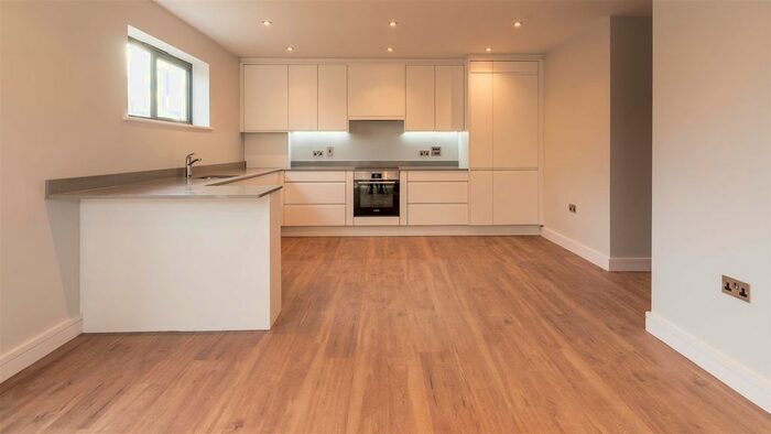 3 Bedroom Flat To Rent In Uxbridge Road, Hayes UB4