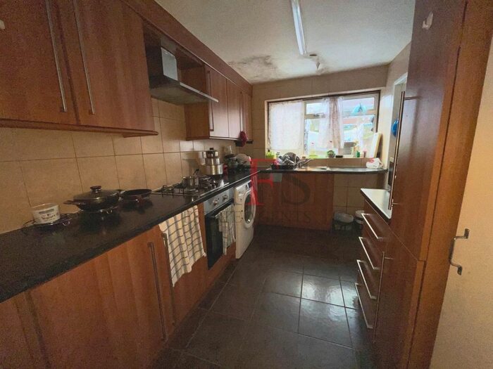 4 Bedroom Terraced House To Rent In Victoria Road, Southall, UB2