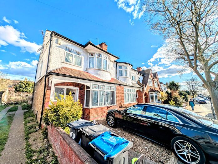 4 Bedroom End Of Terrace House For Sale In Edgehill Road, Mitcham, CR4