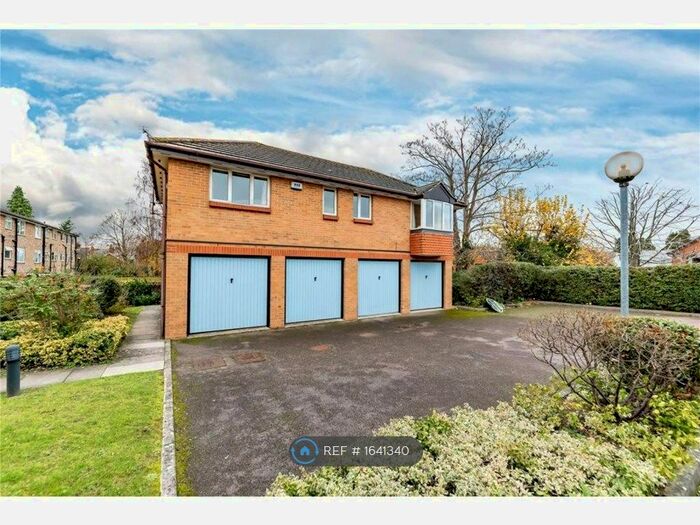 2 Bedroom Flat To Rent In York Place, Camberley, GU15