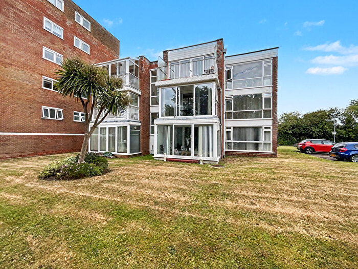 2 Bedroom Flat For Sale In Christchurch, BH23