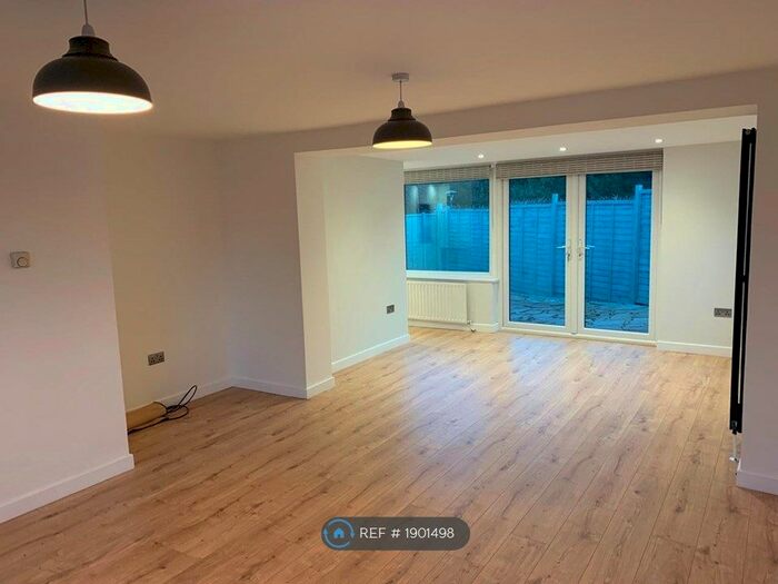 2 Bedroom Semi-Detached House To Rent In Monks Close, London, SE2