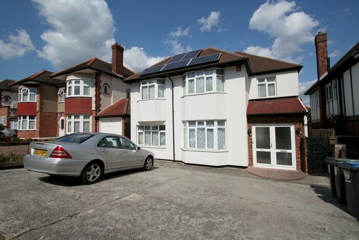 4 Bedroom Detached House To Rent In Chase Road, Southgate, N14