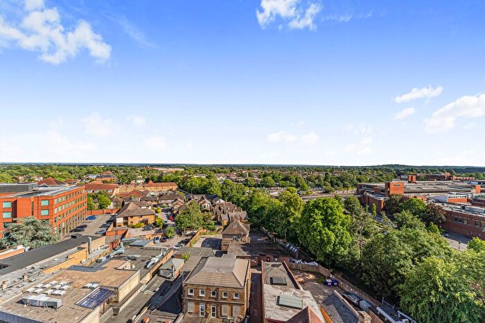 2 Bedroom Flat For Sale In High Street, Staines-Upon-Thames, TW18