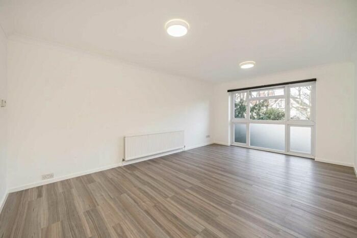 2 Bedroom Flat To Rent In Hendon Lane, Finchley, N3