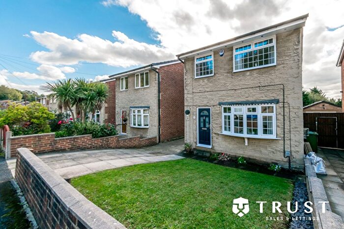 3 Bedroom Detached House For Sale In Lowcliff Walk, Heckmondwike, WF16