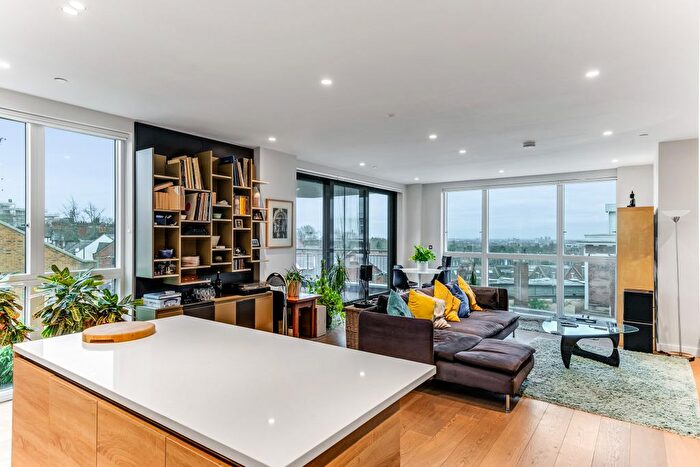 3 Bedroom Flat To Rent In The Lightworks Apartment, Devonshire Place, London, NW2