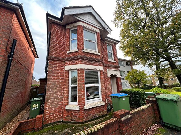 1 Bedroom Flat To Rent In Winchester Road, Southampton, Hampshire, SO16