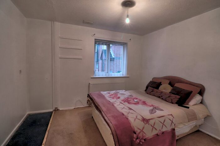 2 Bedroom Bungalow For Sale In Crammond Close, Failsworth, Manchester M40