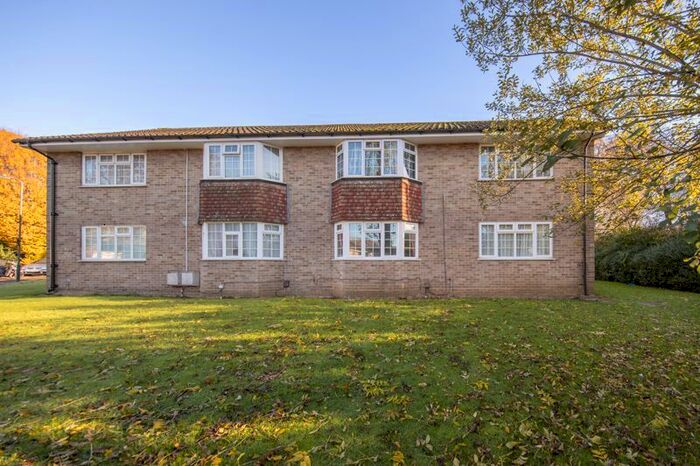 2 Bedroom Flat To Rent In Copley Road, Stanmore, HA7