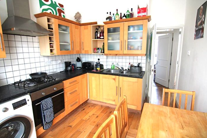3 Bedroom Flat To Rent In Haverstock Hill, London, NW3