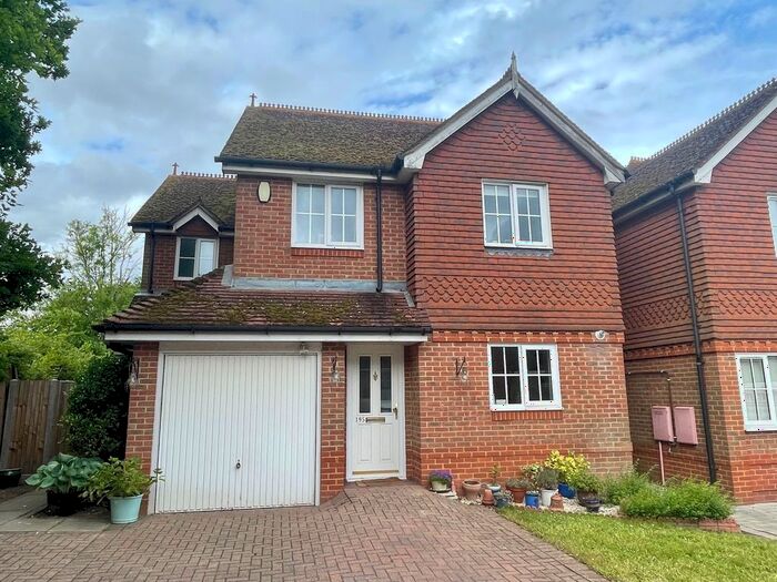 4 Bedroom Detached House To Rent In Upper Halliford Road, Shepperton, TW17