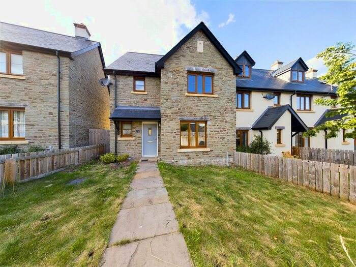 3 Bedroom End Of Terrace House To Rent In Clos Castell, Llangynidr, Crickhowell, Powys, NP8