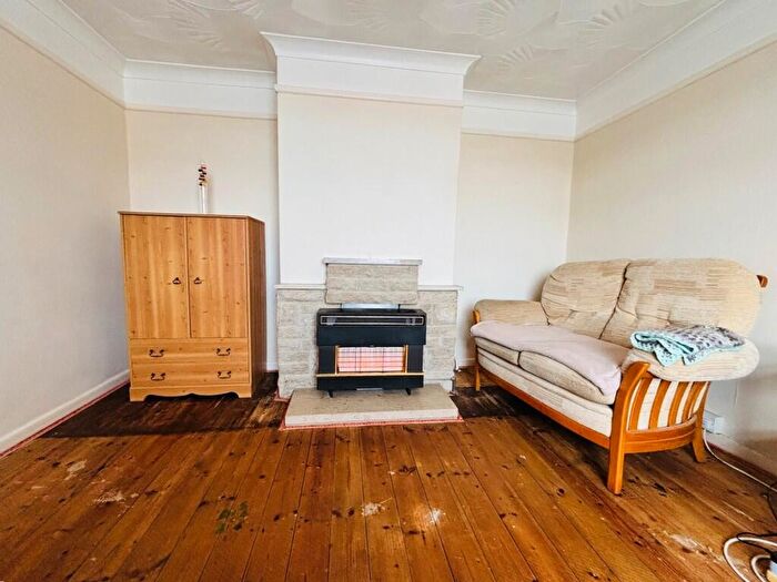 2 Bedroom Detached Bungalow For Sale In Toms Field Road, BH19 - Photo 4