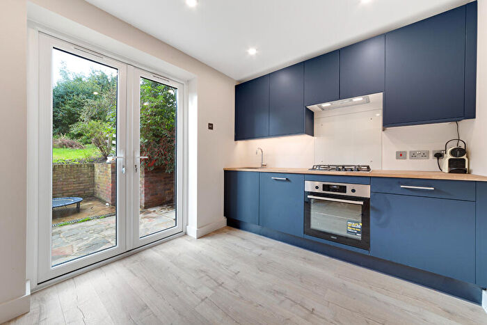 3 Bedroom End Of Terrace House For Sale In Goldingham Avenue, Loughton, IG10