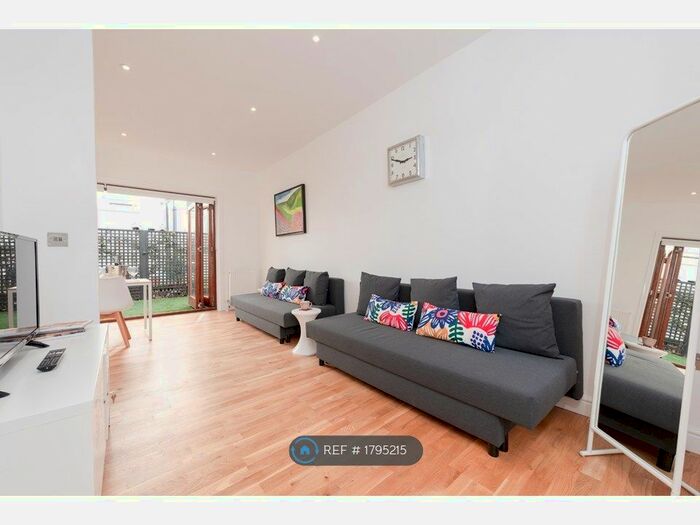 2 Bedroom End Of Terrace House To Rent In Castle Street, Brighton, BN1
