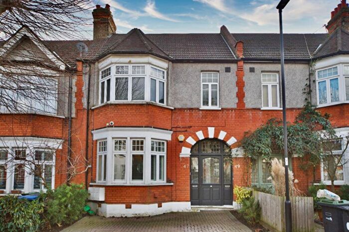 3 Bedroom Flat For Sale In Stonard Road, London, N13