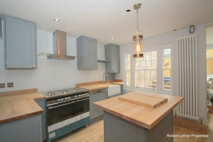 3 Bedroom House To Rent In North Road, Highgate, N6