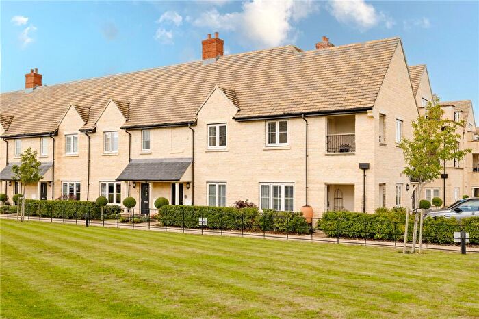 2 Bedroom Apartment For Sale In Barnard Mews, Burford, Oxfordshire, OX18