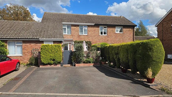 3 Bedroom Terraced House For Sale In Orchard Close, Barnstone, Nottinghamshire, NG13