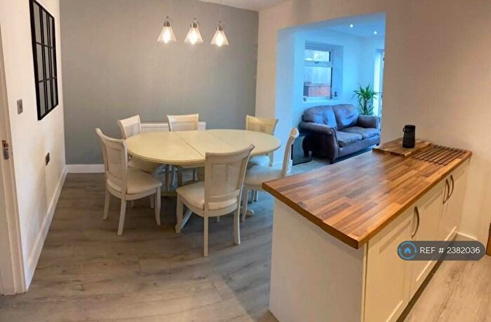 3 Bedroom Semi-Detached House To Rent In Rawsthorne Avenue, Ramsbottom, Bury, BL0