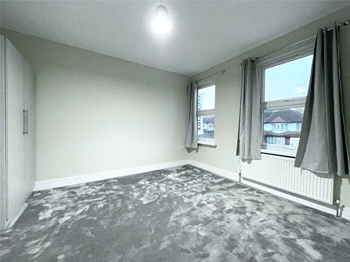 4 Bedroom Flat To Rent In Gunnersbury Lane, Acton, London, W3