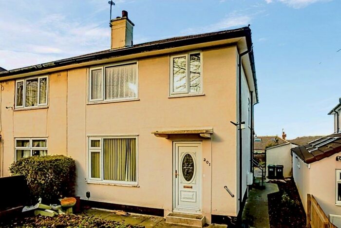 3 Bedroom Semi-Detached House To Rent In Fernside Avenue, Huddersfield, West Yorkshire, HD5