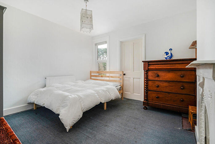 3 Bedroom Semi-Detached House For Sale In Wellington Avenue, Fleet, GU51