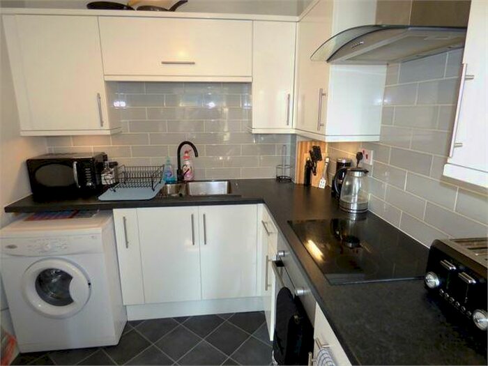 1 Bedroom Flat To Rent In The Rowans, Leigh On Sea, Leigh On Sea, SS9