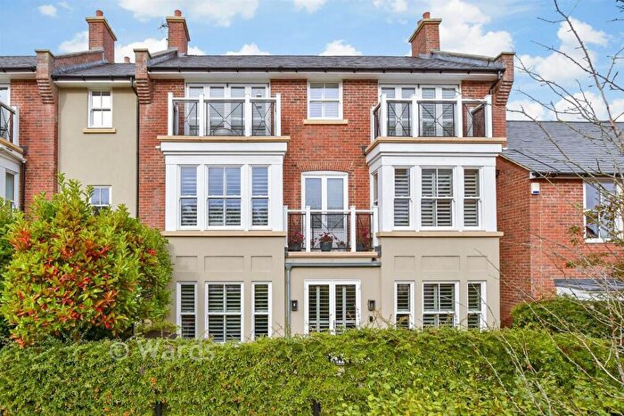 2 Bedroom Flat For Sale In Shoesmith Lane, Kings Hill, West Malling, Kent, ME19