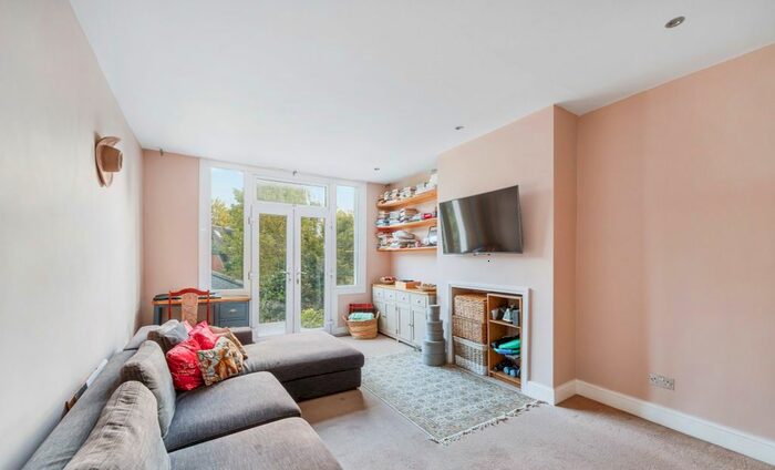 2 Bedroom Flat To Rent In Ellesmere Road, London, W4