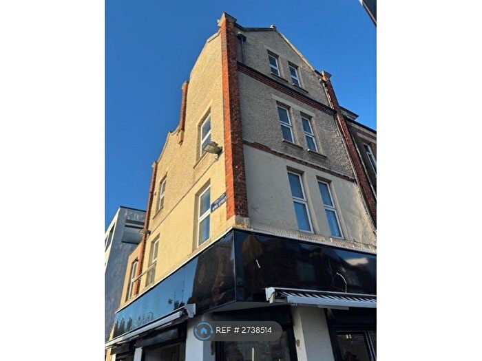 3 Bedroom Flat To Rent In Horn Lane, Acton, W3