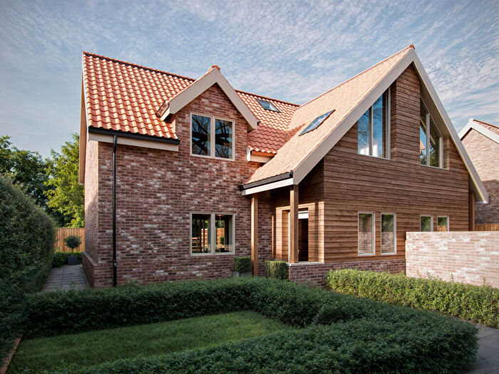 3 Bedroom Semi-Detached House For Sale In The Stable Yard, Flawborough, NG13