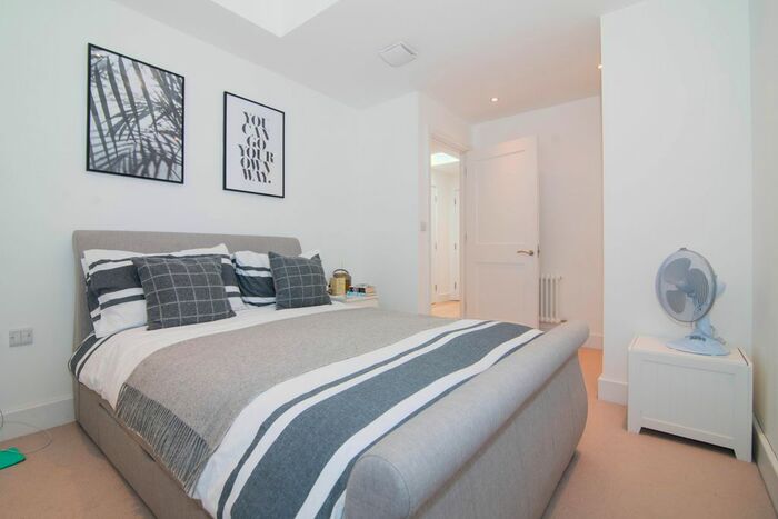 2 Bedroom Flat To Rent In Bardolph Road, Richmond, TW9