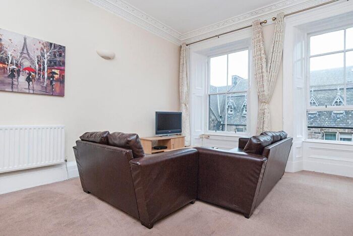 3 Bedroom Flat To Rent In L Lauriston Place, Edinburgh, EH3