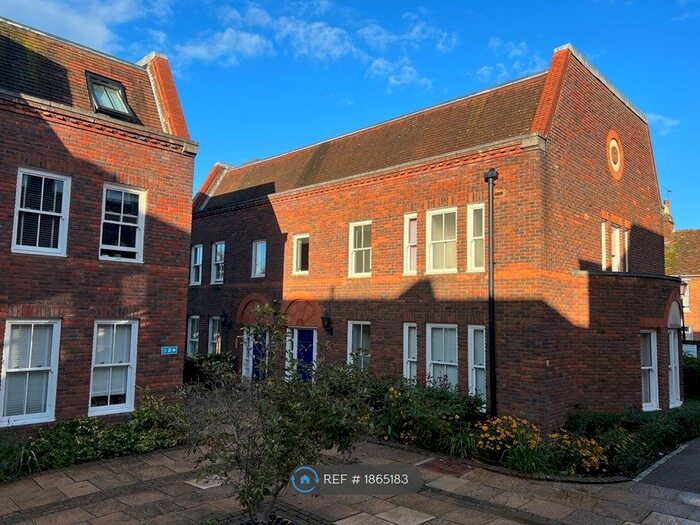 1 Bedroom Flat To Rent In Oxford Road, Aylesbury, HP19
