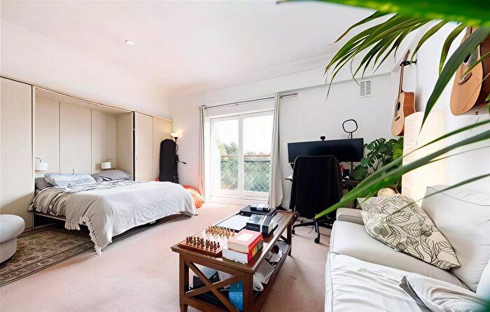 Studio To Rent In Waterloo Gardens, Milner Square, N1