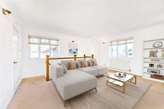 2 Bedroom Flat For Sale In Cambridge Road, London, SW13