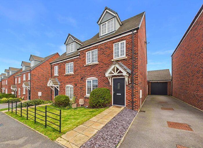 3 Bedroom Semi-Detached House For Sale In Woodgreen Square, Chinnor, Oxfordshire, OX39