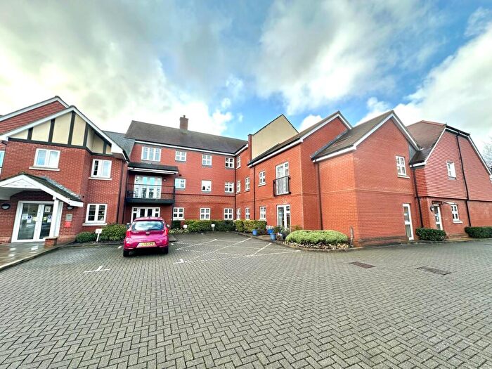2 Bedroom Apartment For Sale In Hempstead Road, Bovingdon, Hemel Hempstead, HP3