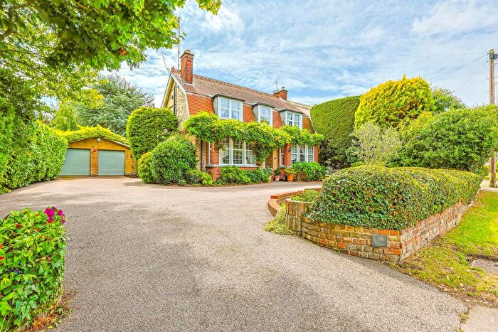 5 Bedroom Detached House For Sale In High Road, Hockley, SS5