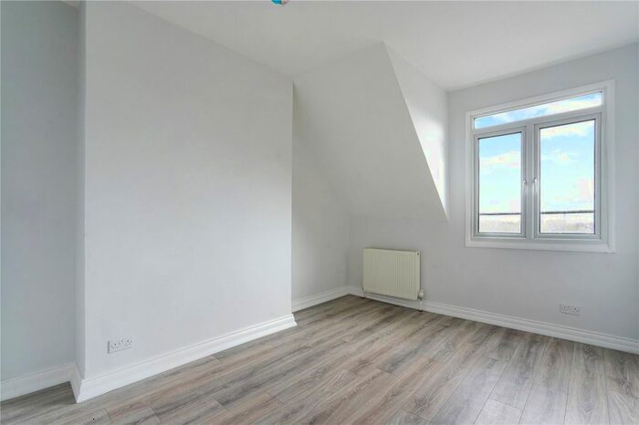 Studio To Rent In Mount View Road, London, N4