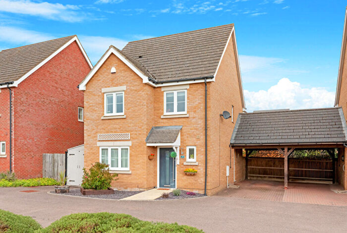 4 Bedroom Detached House For Sale In Wychewood Close, Little Stanion, Northamptonshire, NN18