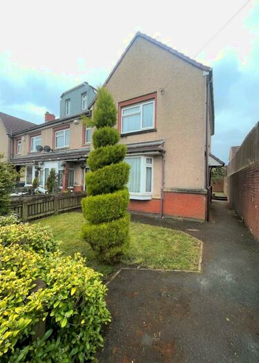 2 Bedroom End Of Terrace House To Rent In Grove Square, Ovenden, Halifax, HX3