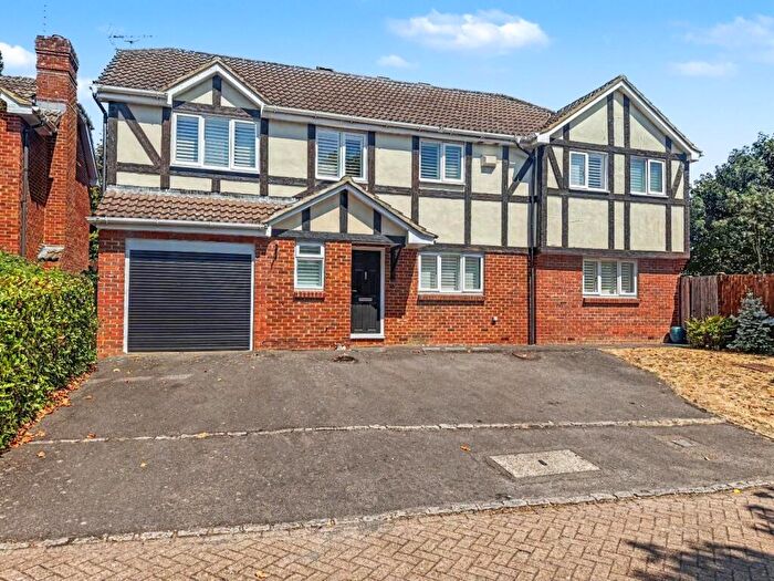 4 Bedroom Detached House To Rent In Stonebridge Field, Eton, SL4