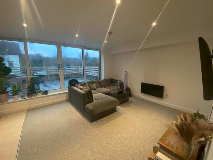 2 Bedroom Apartment To Rent In High Street, Chesham, HP5