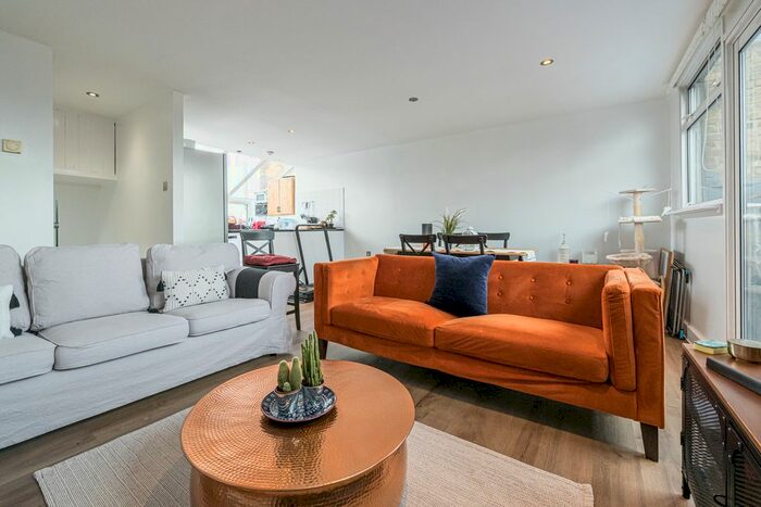 3 Bedroom Flat To Rent In Edith Grove, London, SW10