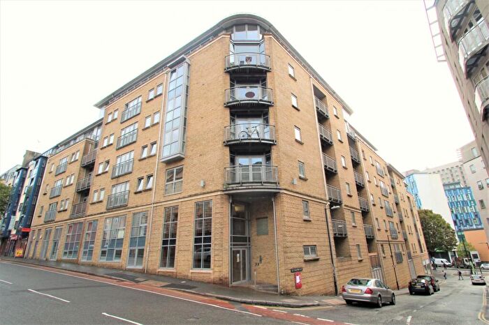 2 Bedroom Flat To Rent In Hamilton Court, BS2