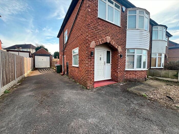 3 Bedroom Semi-Detached House To Rent In Wynford Avenue, Leeds, LS16